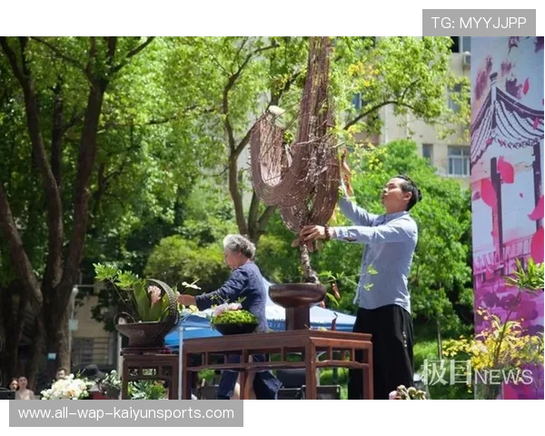 “世界顶级选手齐聚武汉，马拉松赛场激烈开跑”